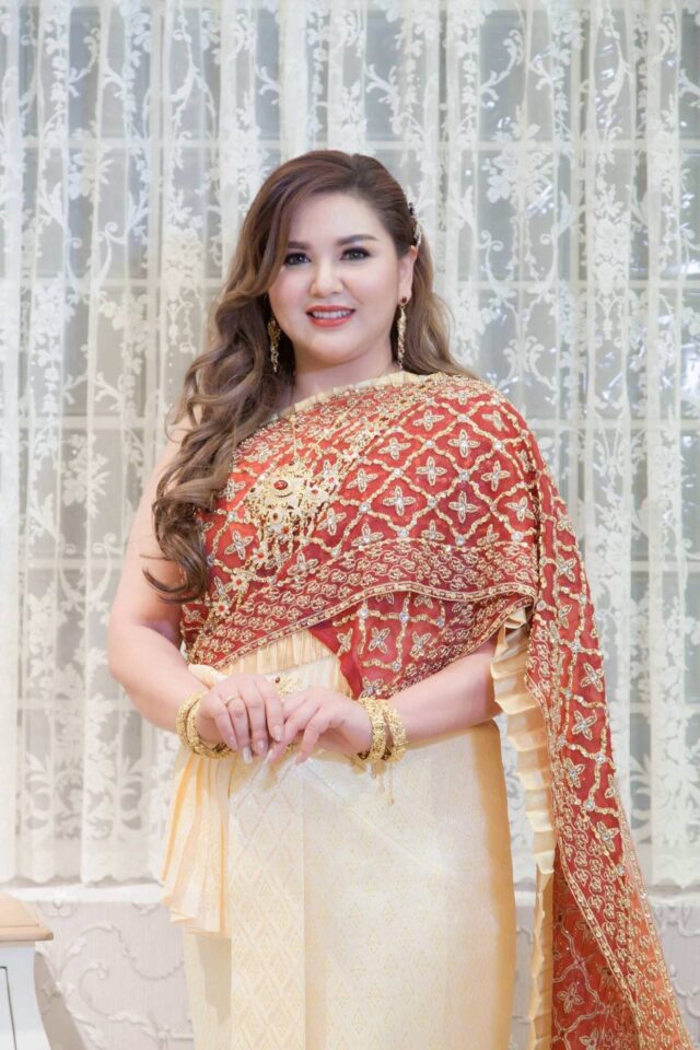 plussize by tata ร้านเช่าชุดราตรีคนอ้วน คนอวบ ขาย ตัด ชุดออกงานคนอ้วน ชุดราตรีไซส์ใหญ่ ชุดเดรสไปงานแต่งงานสาวอวบอ้วน