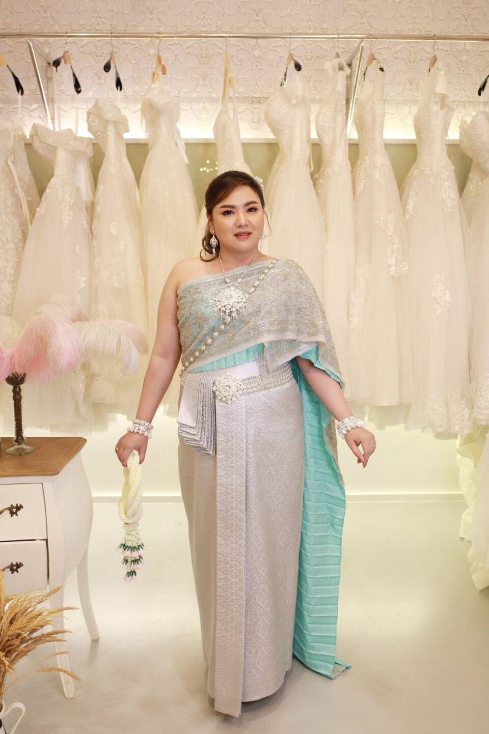 plussize by tata ร้านเช่าชุดราตรีคนอ้วน คนอวบ ขาย ตัด ชุดออกงานคนอ้วน ชุดราตรีไซส์ใหญ่ ชุดเดรสไปงานแต่งงานสาวอวบอ้วน