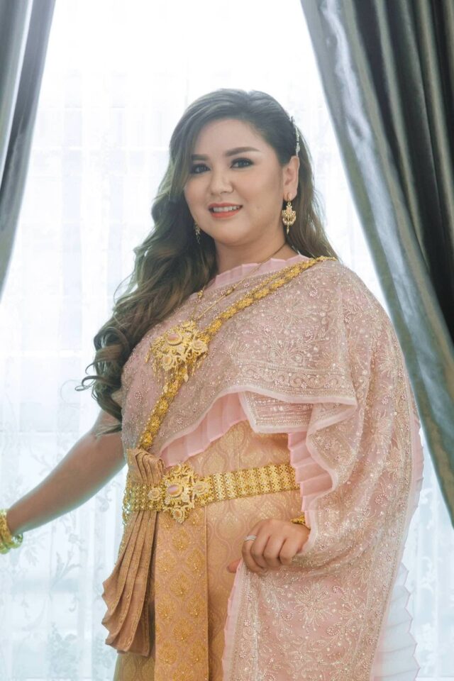 plussize by tata ร้านเช่าชุดราตรีคนอ้วน คนอวบ ขาย ตัด ชุดออกงานคนอ้วน ชุดราตรีไซส์ใหญ่ ชุดเดรสไปงานแต่งงานสาวอวบอ้วน